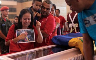 Venezuela: “Khó ướp thi hài ông Chavez”