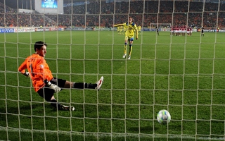 Loại Lyon, Apoel viết tiếp chuyện thần tiên