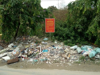 Khởi tố giám đốc người Trung Quốc chỉ đạo chôn hàng trăm tấn rác thải nguy hại - Báo Người lao động