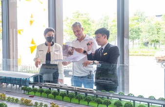 Khách hàng hưởng lợi thế nào từ kế hoạch 10 năm nhân vốn của Metro Star?