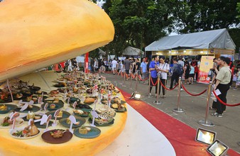 TP HCM: Người dân xếp hàng thưởng thức đủ loại bánh mì tại lễ hội Bánh mì Việt Nam