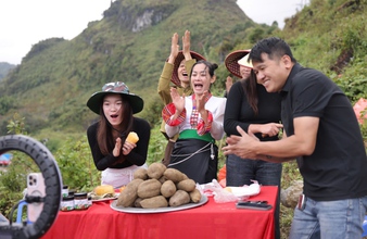 “Thủ lĩnh” cộng đồng nhà bán hàng khoai sâm đất Sìn Hồ trên TikTok Shop