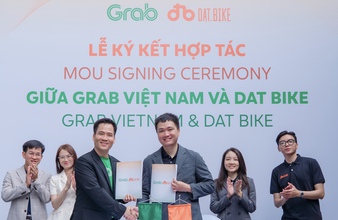 Grab Việt Nam và Dat Bike hợp tác hỗ trợ tài xế công nghệ chuyển đổi xanh