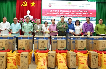 Duy Tân hỗ trợ người dân Huế khắc phục hậu quả do bão lũ