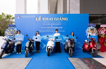 Trường ĐH Văn Hiến được trao giấy Chứng nhận kiểm định cơ sở giáo dục chu kỳ 2 tại Lễ Khai giảng