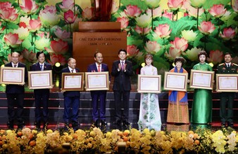 Tiến sĩ Nguyễn Thị Phương Thảo nhận danh hiệu Anh hùng Lao động