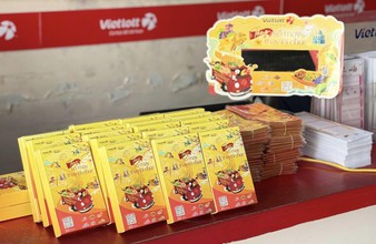 Nhộn nhịp mùa Tết tại các điểm bán vé số Vietlott