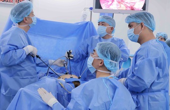 Xuất huyết sau mãn kinh kéo dài, người phụ nữ bất ngờ phát hiện ung thư