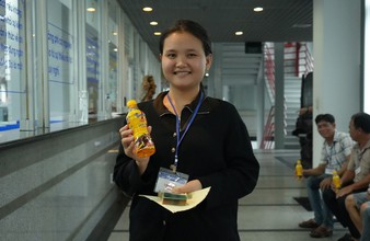 Từ giải thưởng 50 triệu đồng của cô chủ quán trẻ, cả xóm nhỏ miền Tây hào hứng thử vận may mùa hè