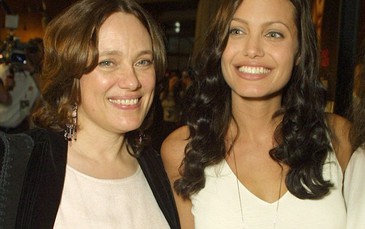 Angelina Jolie khẳng định chịu ảnh hưởng nặng từ mẹ