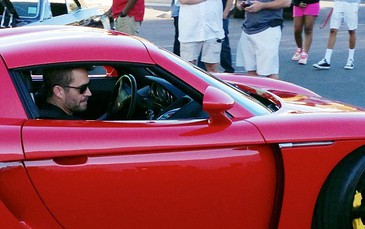 Mắt kính Paul Walker đeo trước khi chết được đấu giá