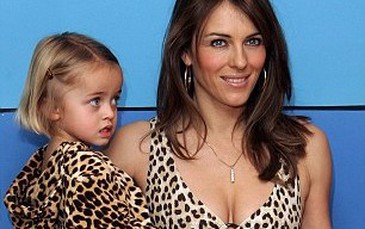 Thiết kế bikini cho trẻ, Liz Hurley bị chỉ trích dữ dội