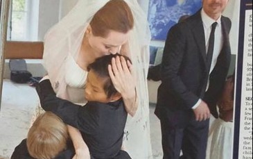Pax Thiên ôm chầm mẹ Angelina Jolie trong đám cưới
