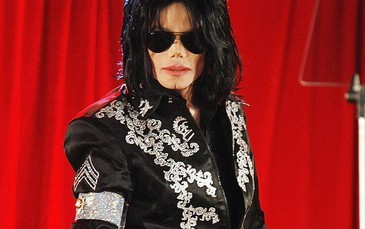 Michael Jackson bị tố chi 4.000 tỉ đồng giấu vụ “ấu dâm”