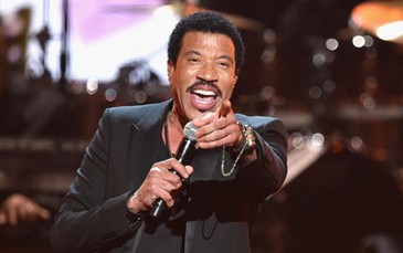 Lionel Richie trở lại sau 23 năm