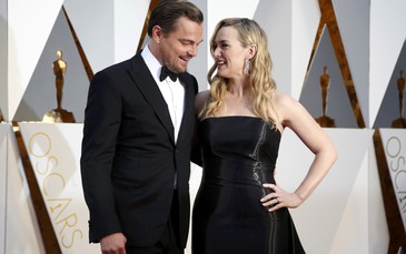Kate Winslet rơi nước mắt khi Leonardo DiCaprio đoạt giải