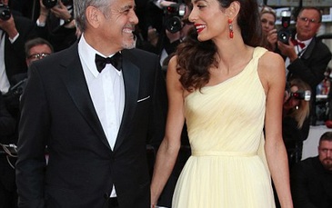 Vợ chồng George Clooney tình tứ trên thảm đỏ