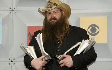 Ca sĩ Chris Stapleton thắng lớn giải thưởng âm nhạc