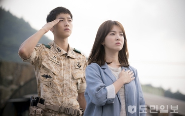 Tổng thống Hàn Quốc ca ngợi phim “Hậu duệ mặt trời”