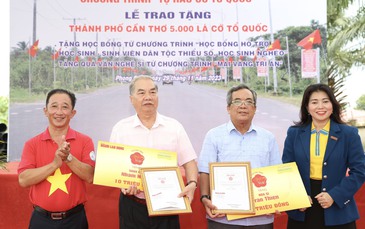 “Mai Vàng tri ân” thăm, tặng quà soạn giả Nhâm Hùng và họa sĩ Trần Thiện