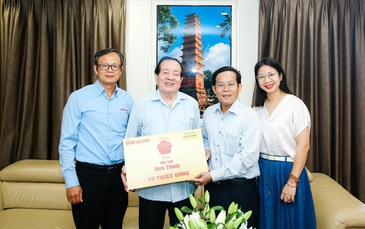 "Mai vàng tri ân" thăm nhà thơ Hữu Thỉnh và PGS Nguyễn Văn Huy