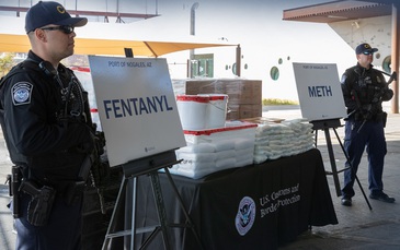 Khủng hoảng fentanyl tại Mỹ: Ông Trump "dán băng cá nhân lên vết thương chảy máu ồ ạt"?
