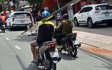 Làm xiếc trên đường
