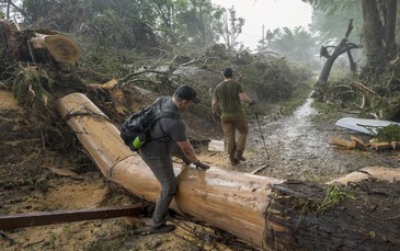 Mỹ: "Bom nước" tiếp tục đe dọa Texas, cô lập cả đội cứu hộ