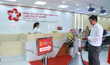 Lấy con người làm trung tâm