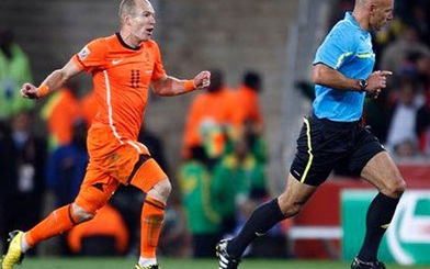 Robben đổ lỗi cho trọng tài sau thất bại của đội nhà