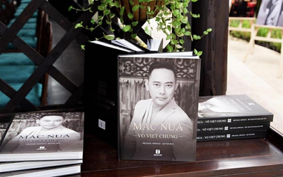 NTK Võ Việt Chung tặng tiền bán sách "Mặc Nưa" cho "Mai Vàng tri ân", "Mai Vàng nhân ái"