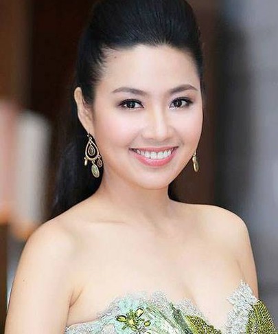 Nghệ sĩ Lê Khánh và vai Giáng Hương trong vở "Giáng Hương – Sân khấu về khuya"