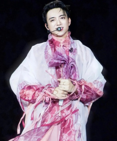 SOOBIN là ứng viên giải Mai Vàng lần thứ 31-2025 hạng mục Nam ca sĩ được yêu thích nhất