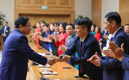 Thủ tướng Chính phủ Phạm Minh Chính gặp mặt đại diện các nhà giáo tiêu biểu