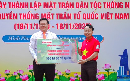VIDEO: Báo Người Lao Động tặng 300 lá cờ Tổ quốc đến phường Minh Phụng