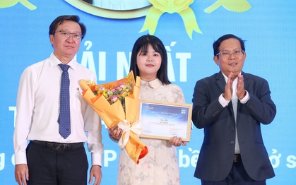 Trao giải "Người Thầy kính yêu" lần 4:  Âm thầm cống hiến, miệt mài gieo chữ