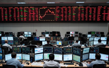 Chứng khoán giảm mạnh do áp lực chốt lời