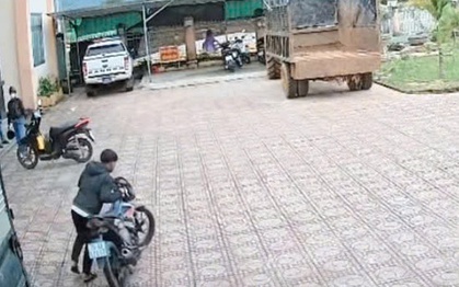 Chuyện thật như đùa, liều lĩnh chui vào nơi tạm giữ xe để lấy lại xe vi phạm của mình 