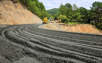 Khẩn trương làm đường tạm đèo Mimosa để kịp thông xe trở lại ngày 30-11