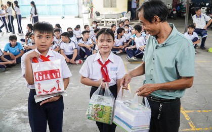 Những cuốn tập trắng yêu thương gửi đến Chương trình "Triệu tập vở cho học sinh vùng bị thiên tai"