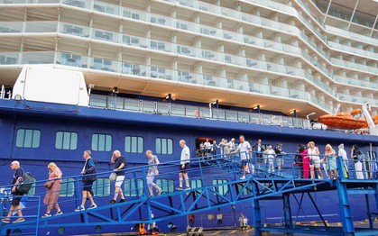 Cận cảnh tàu Celebrity Solstice trở lại Việt Nam, chở theo 2.500 du khách