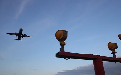 Hãng hàng không Nga phủ nhận máy bay chở 425 người “bốc cháy”