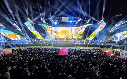 Hàng ngàn người đi xem khai mạc Lễ hội Trà quốc tế 2025 lần đầu tiên ở Đà Lạt