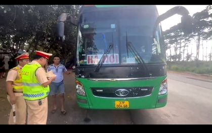 Tài xế không có giấy phép lái xe còn chở dư 21 người, bị phạt hơn 234 triệu đồng