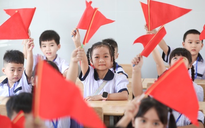 Học sinh lớp 1 nô nức ngày tựu trường