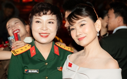 NSND Mỹ Uyên, NSƯT Kim Tuyến… chúc mừng đoàn phim "Mưa đỏ"