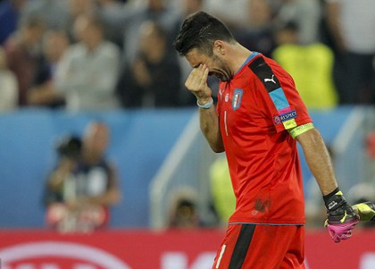 Buffon khóc sau thất bại cay đắng trước tuyển Đức