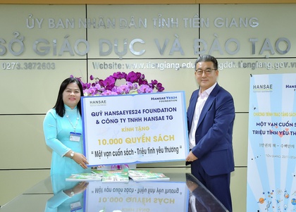 Trao 10.000 quyển sách cho học sinh tỉnh Tiền Giang