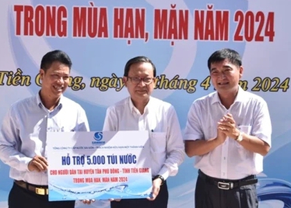 Tổng Công ty Cấp nước Sài Gòn hỗ trợ nước sạch cho bà con huyện Tân Phú Đông