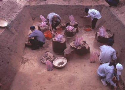 Ly kỳ bảo vật quốc gia: Bí ẩn bộ trang sức vàng trong mộ táng